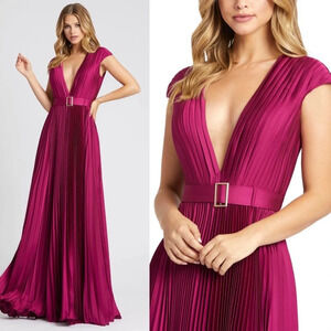 Mac‎ Duggal Pleated Plunge Neck Belted Satin Gown size 8 $458
